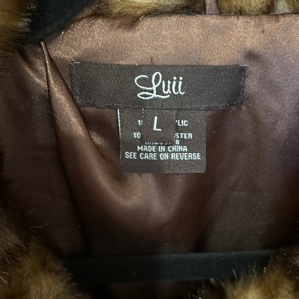 Absolutely gorgeous faux fur women’s jacket - Picture 2 of 7